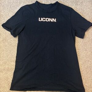 Lululemon UConn tshirt